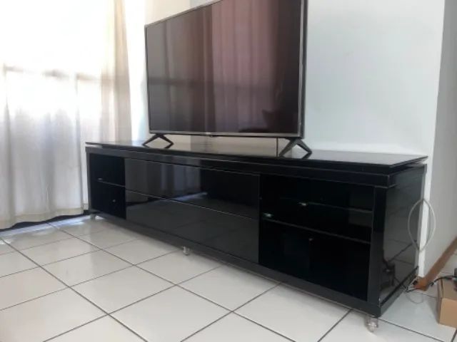 Rack para TV preto laqueado