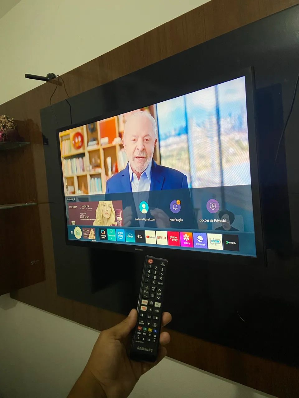 Vendo tv 32 polegadas. Não é smart. Funcionando perfeitamente. Retirada em venda nova bh
