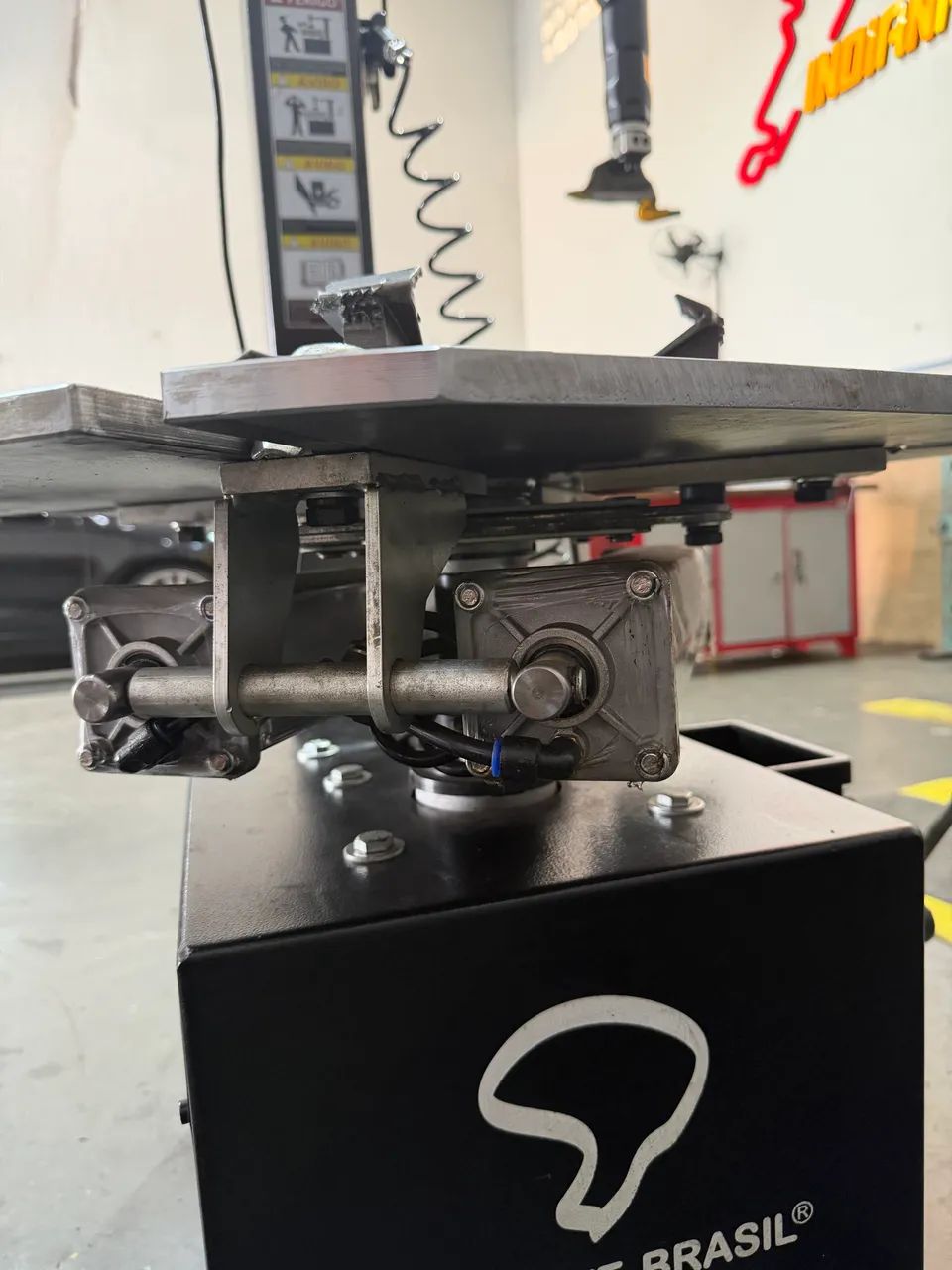 Máquina para desmontar/montar pneus  - Foto 4