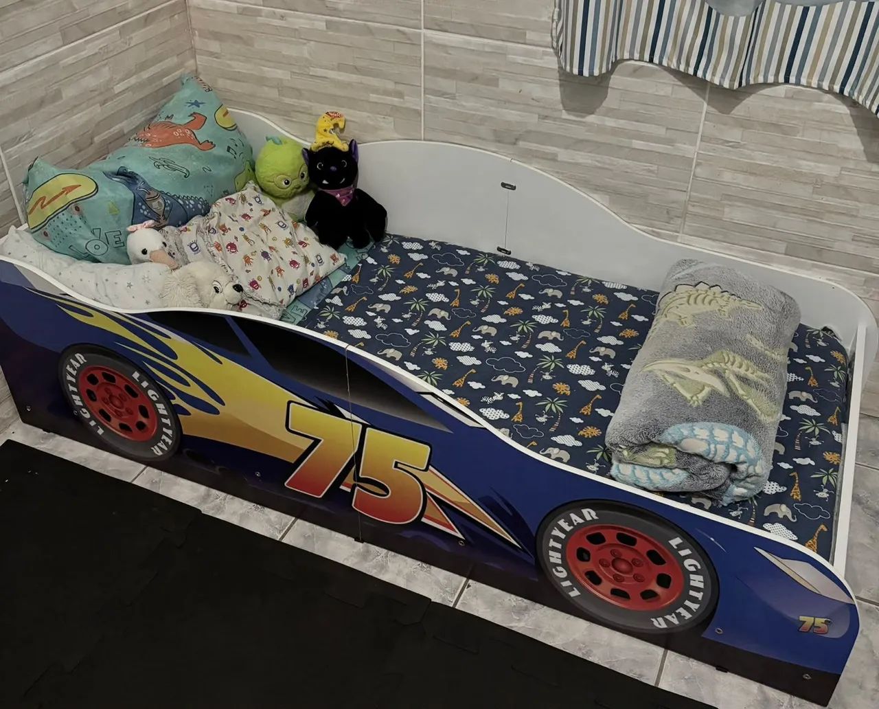 Cama infantil com colchão