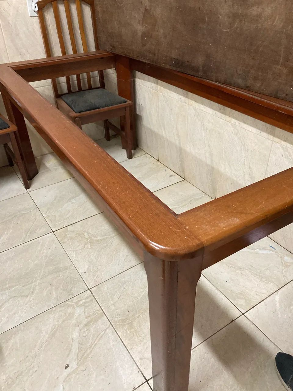 Jogo de jantar em mogno 