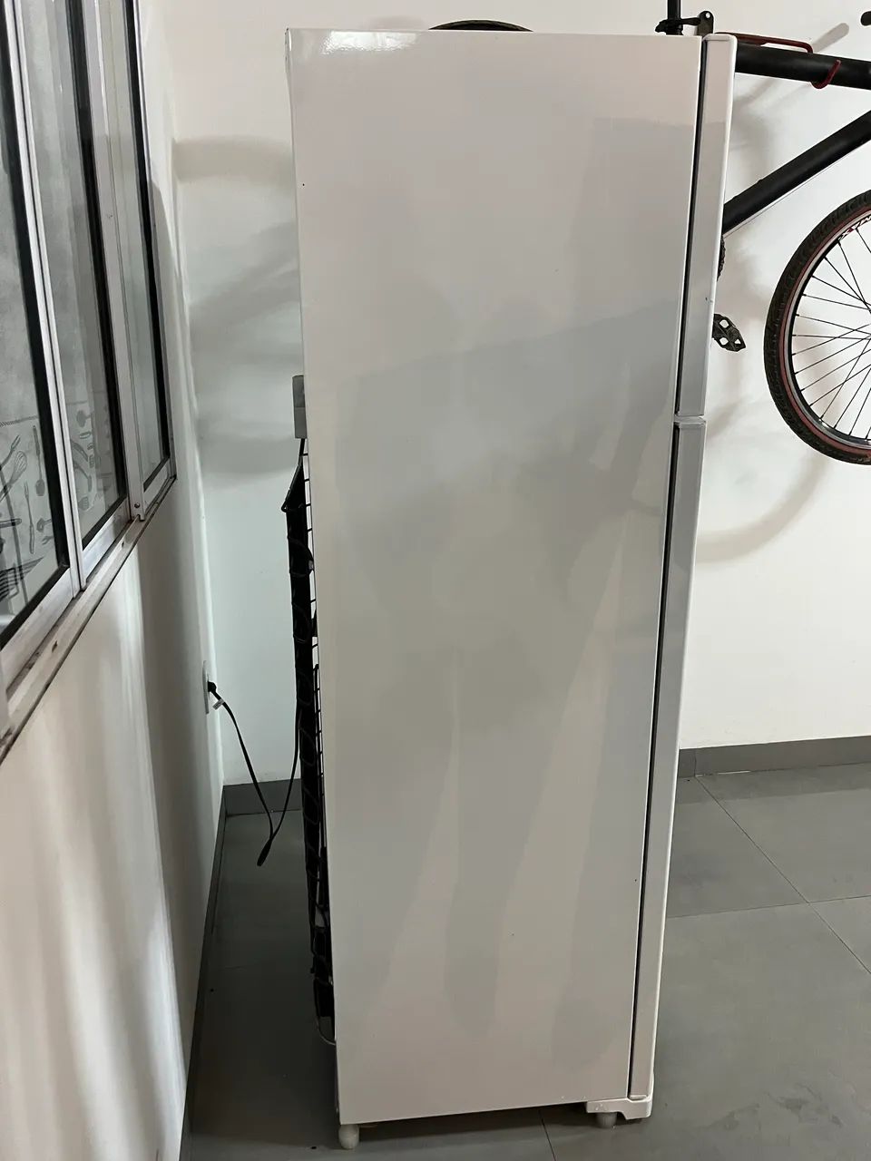 Vendo Geladeira semi nova eletrolux, duas portas front Free  - Foto 2