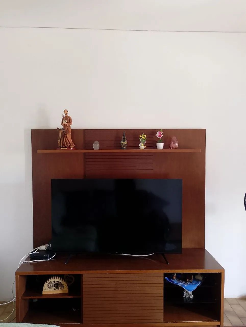 Vendo sofá, painel e tal. Semi novos - Foto 4