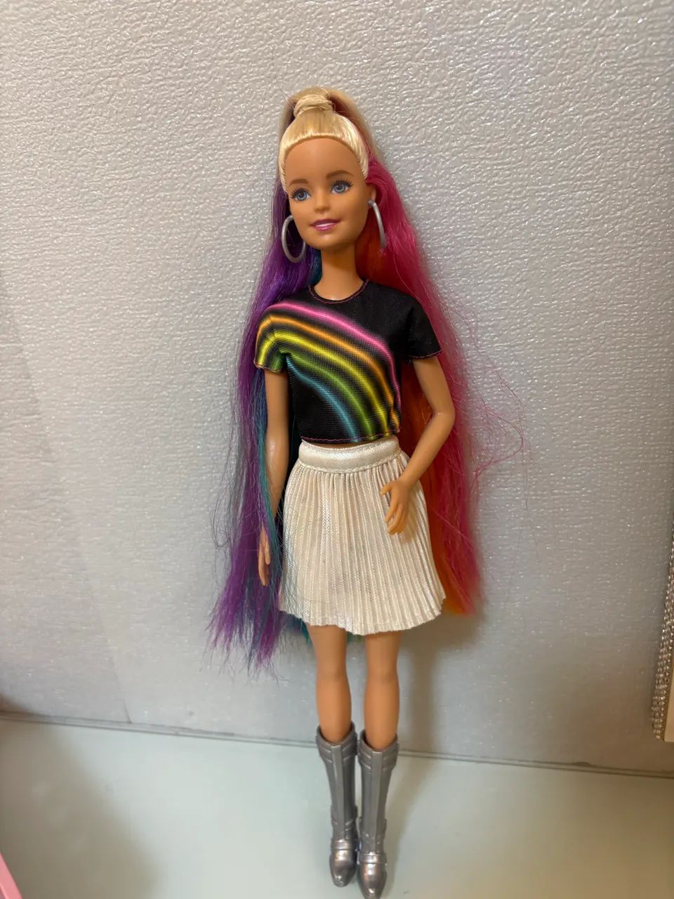 Boneca Barbie Cabelos Arco-íris Rainbow Sparkle - Foto 3