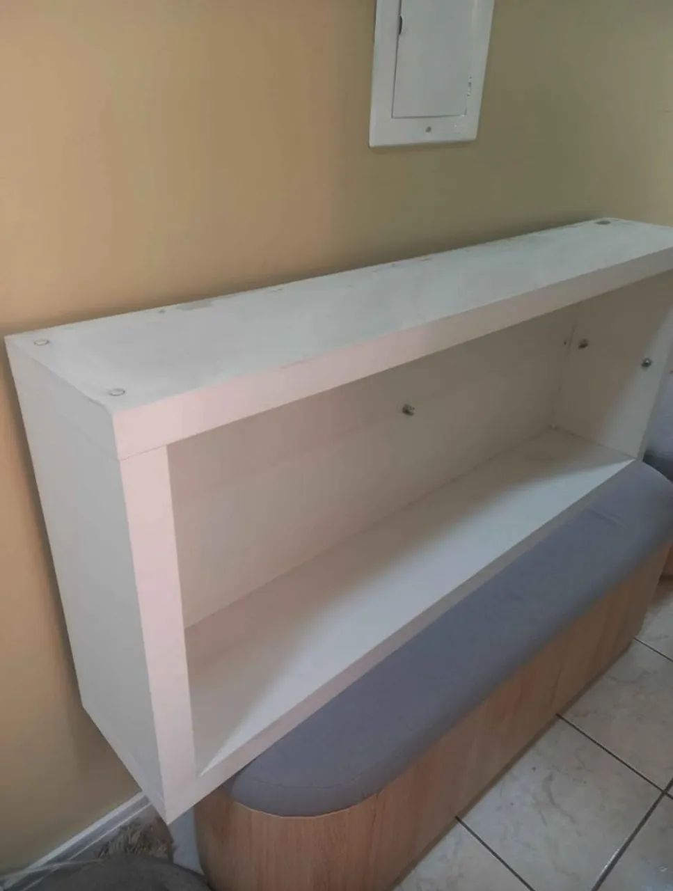 Prateleira em ótimo estado