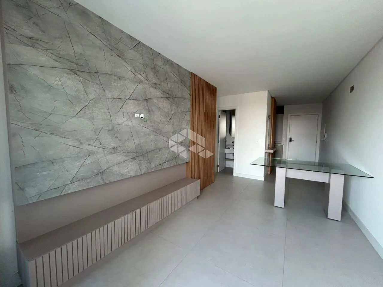 APARTAMENTO SEMI MOBILIADO 2 SUITE COM 2 VAGAS EM JURERRE FLORIANOPOLIS/SC