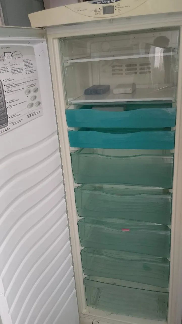 Freezer Brastemp semi novo 