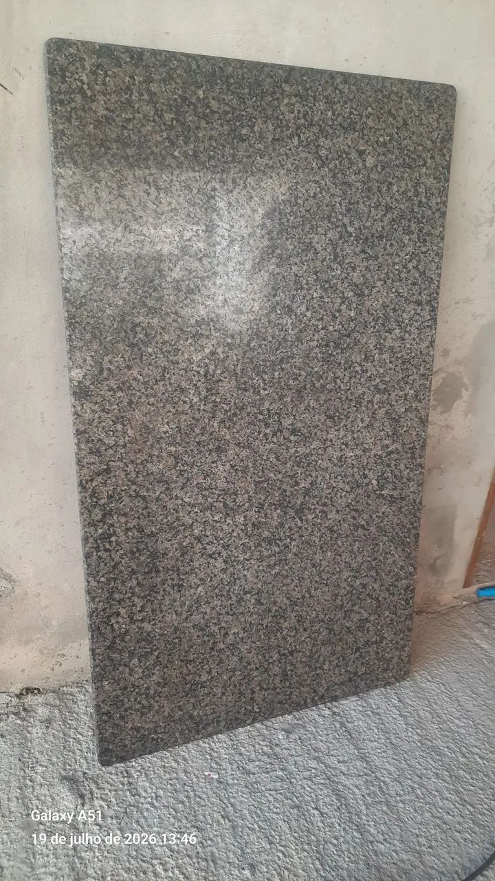 Tampo para mesa em granito