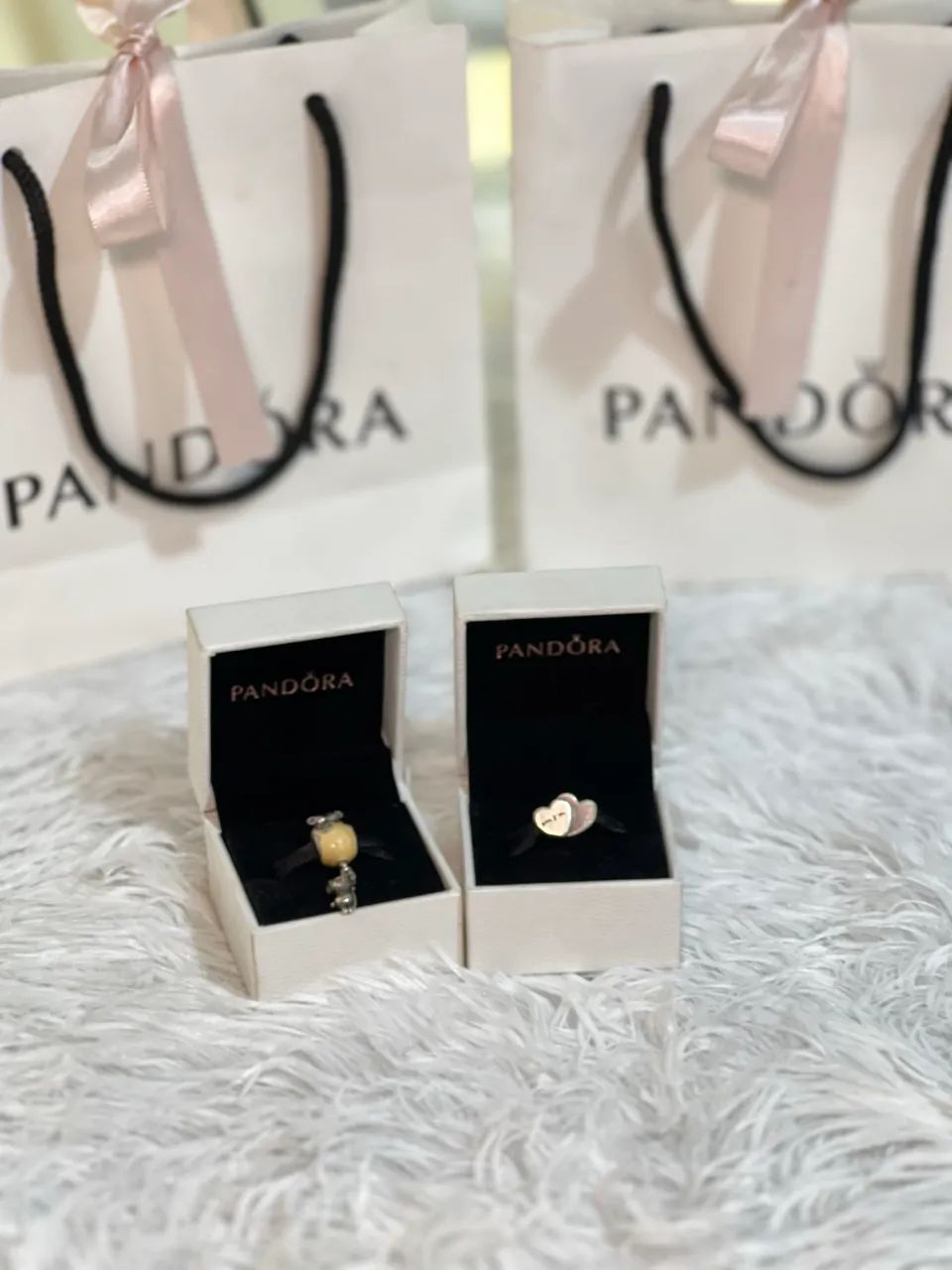 Pulseira Pandora + 2 berloques + porta joia  - Foto 3
