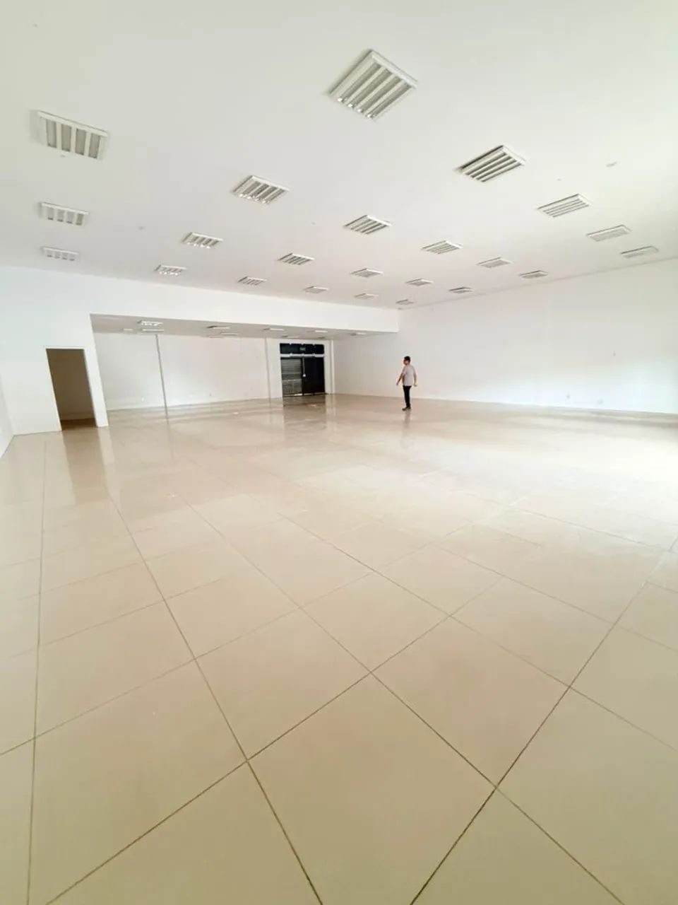 Alugo ponto comercial grande - Foto 3