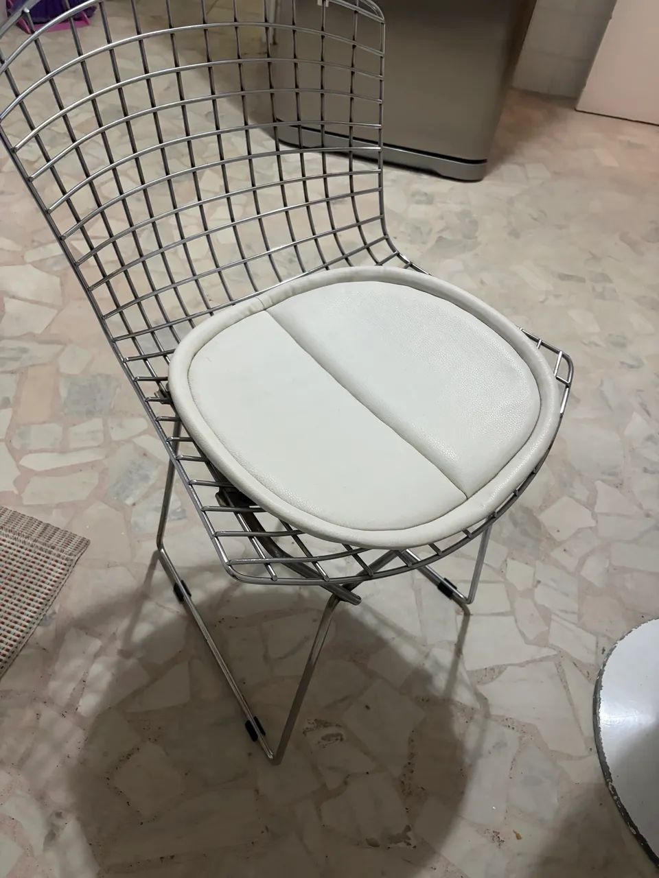 Mesa tampo de marmore e 4 cadeiras - Foto 2