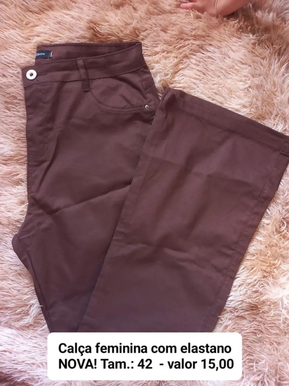 Brechó - Roupas e calçado.