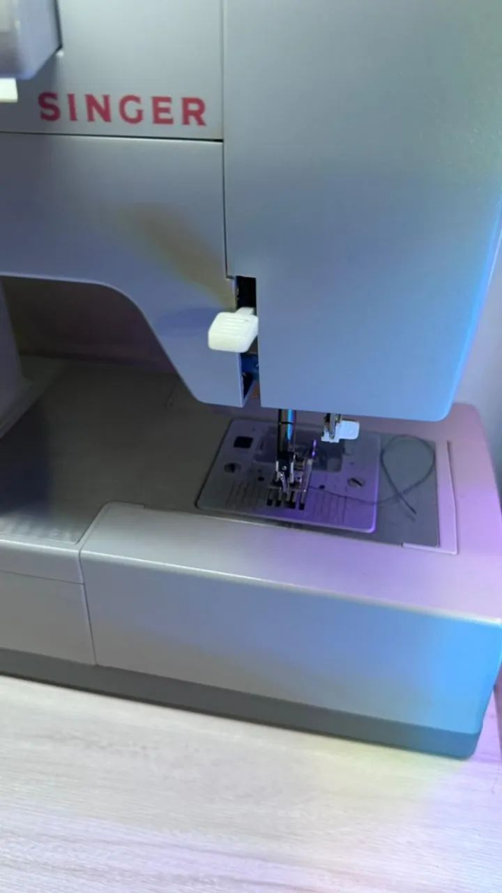 Máquina de costura Singer - Foto 4