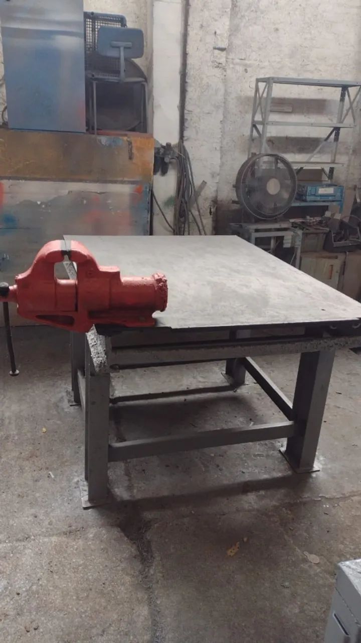 bancada de aço pesada com  morsa grande  estampo,moldes,caldeiraria,ferramentaria viga i 6