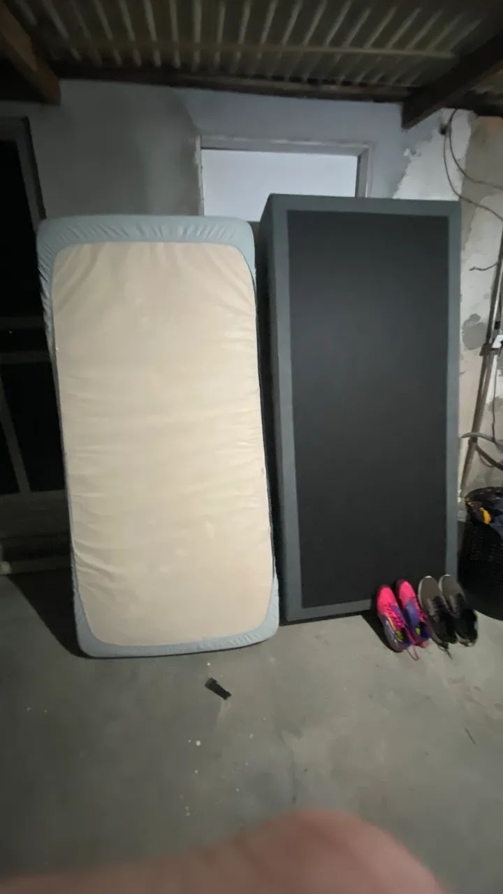 Vendo cama Box solteiro 