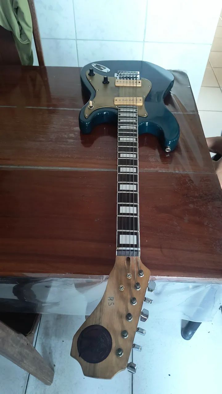 Guitarra Luthier funcionando perfeitamente