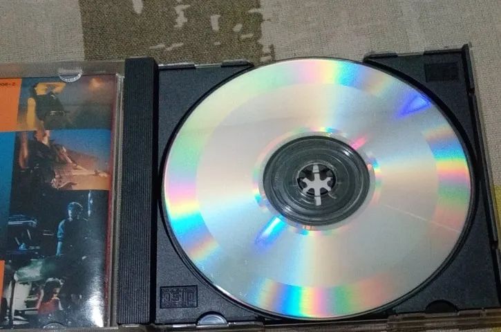  CD U2  - UNDER A RED BLOOD SKY EXCELENTE ESTADO - Foto 3