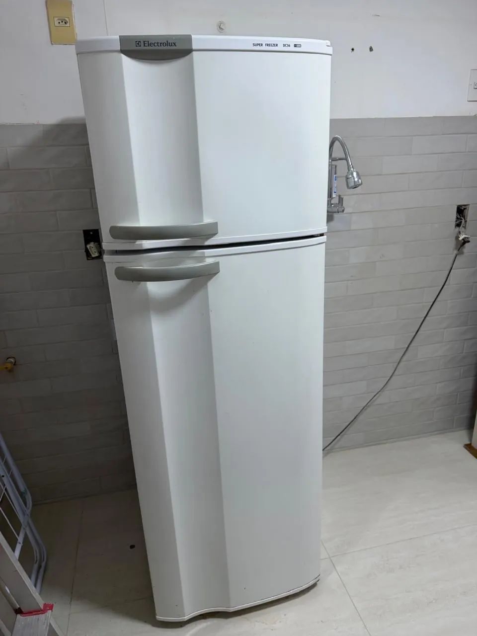 VENDO GELADEIRA ELETROLUX 260 