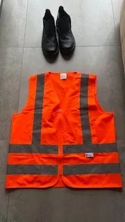 BOTA E COLETE REFLETIVO usado 2 vezes