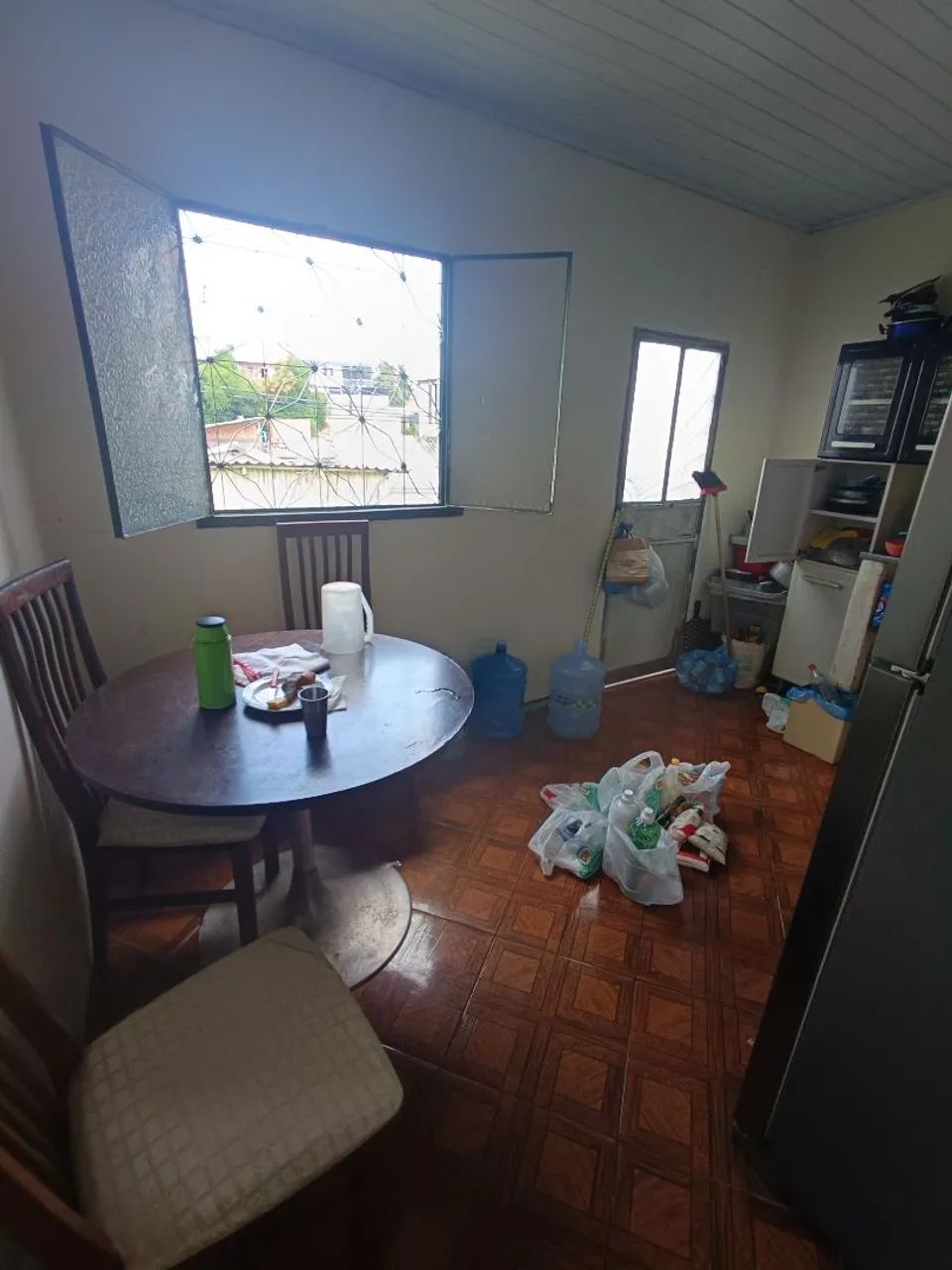 //Casa com 2 Qrts e 2 Kitinetes no Vila da Prata 