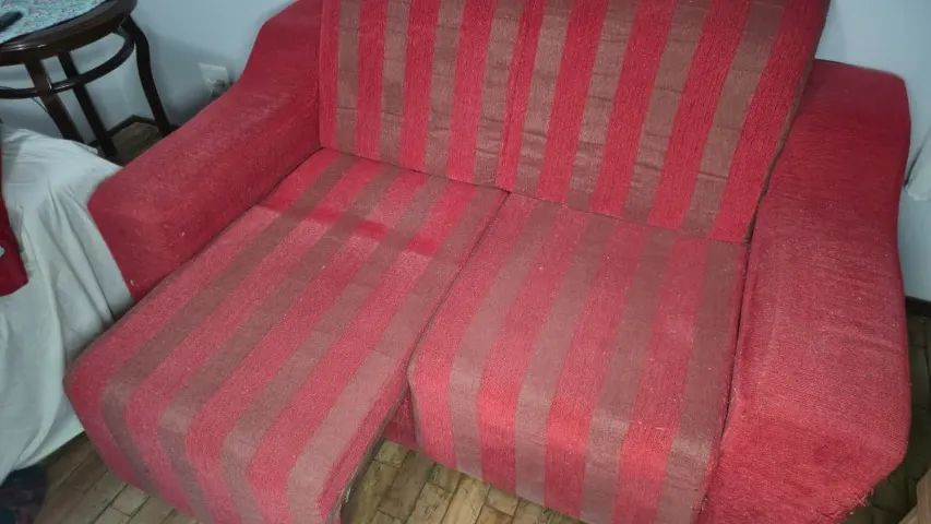 Sofá retrátil de 2 lugares 1,55 m - compacto e confortável (Excelente conservação) - Foto 2
