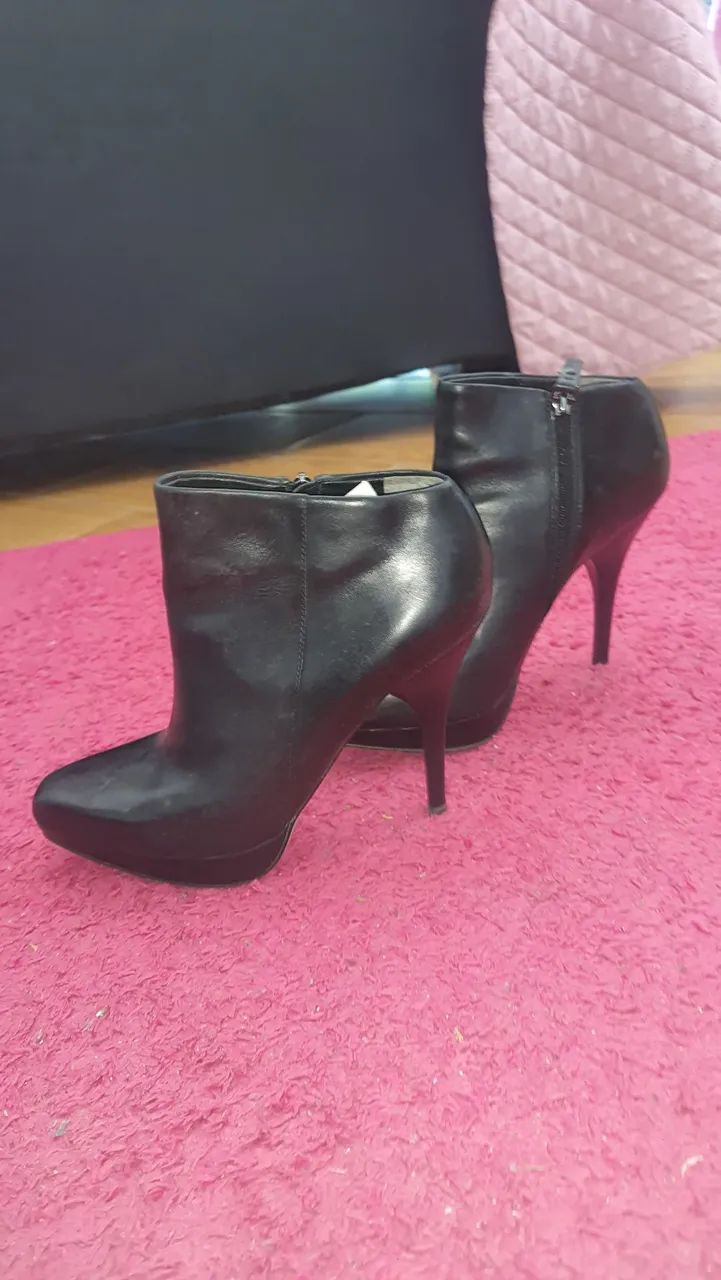 Bota importada em couro n 5.1/2 ( serve 33)