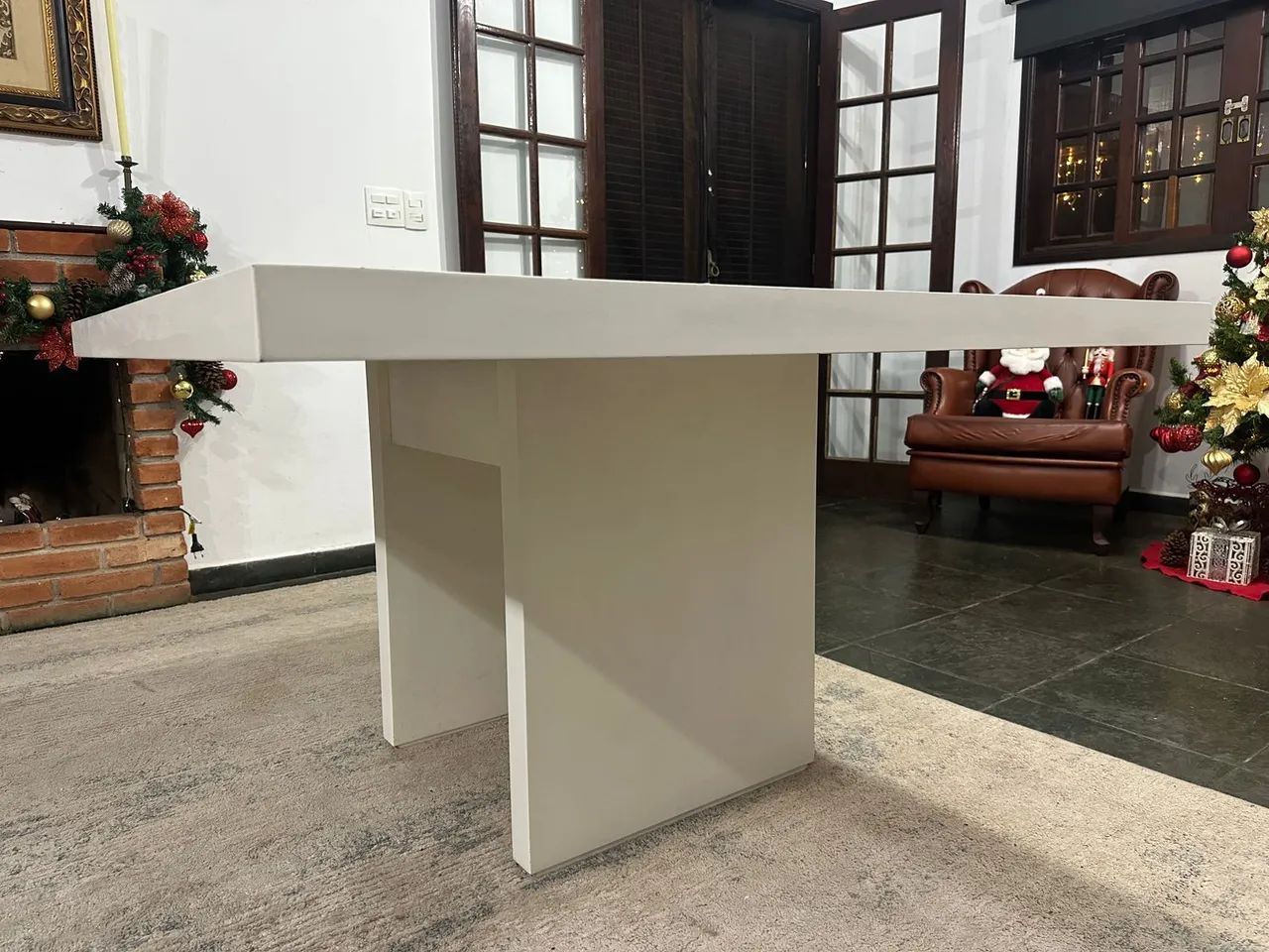 Mesa de Jantar Branca Quadrada de Madeira e 5 cadeiras que posso vender separadamente - Foto 3