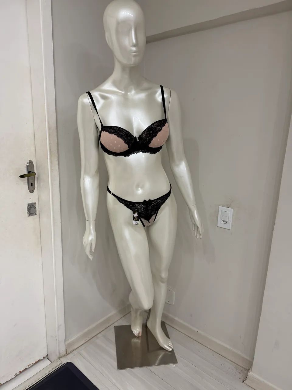 Vendo dois maniquins ótimo matéria . - Foto 2