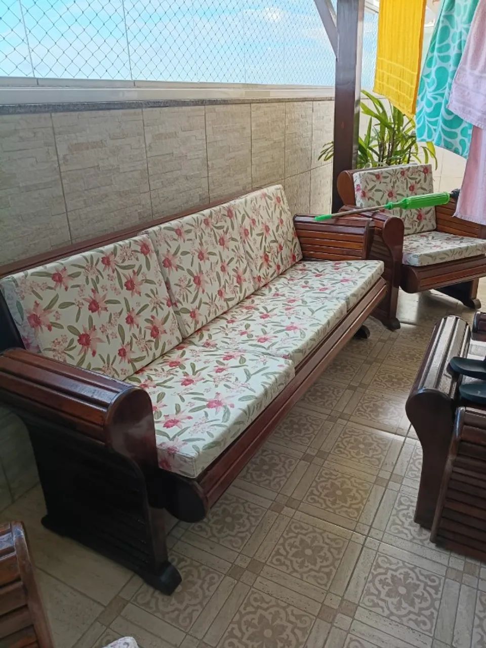 Conjunto de cadeiras - madeira de lei 