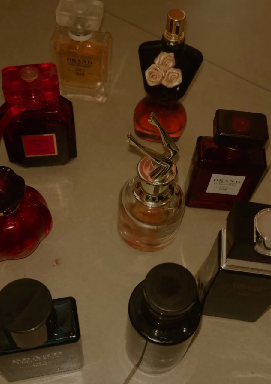 Perfumes brand (cada)