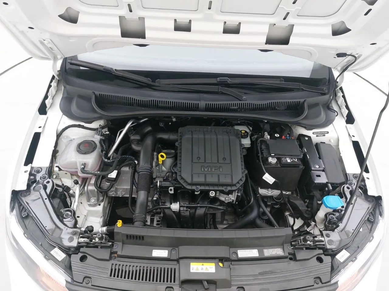 Volkswagen Polo Track 1.0 Flex 12V 5p, foto 10 de 18
