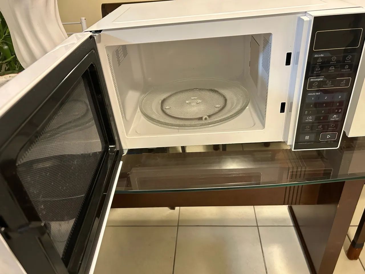 Microondas Midea e Philco estado de zero 220v - Foto 2