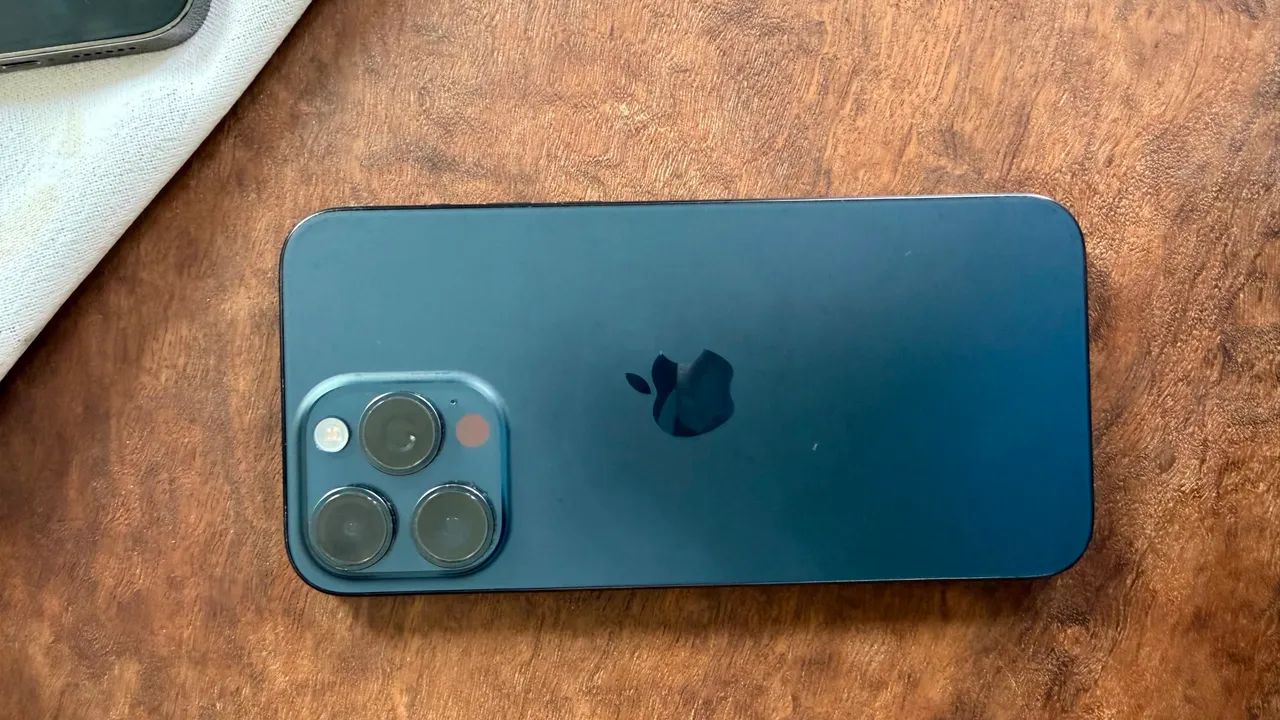 iPhone 15 Pro Max 256 GB - Titânio Azul (Ótimo Estado)