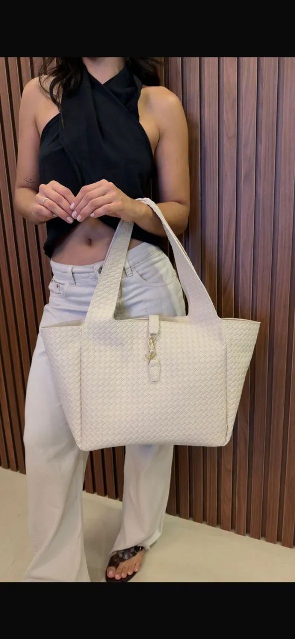 Bolsa Yves Saint Laurent Feminina ALCOCHOADA em Couro - Foto 3
