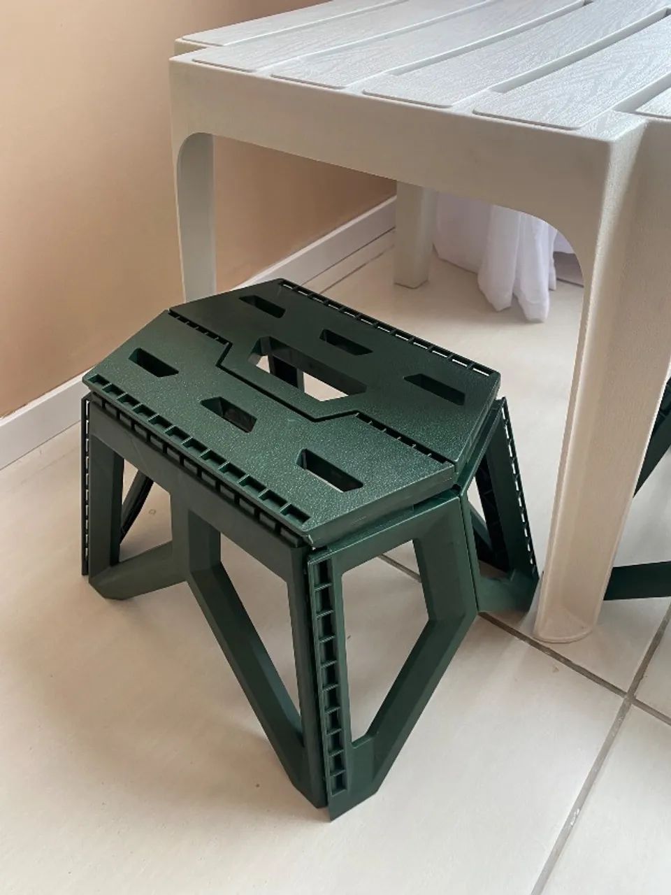 MESA INFANTIL COM BANQUINHOS  - Foto 4