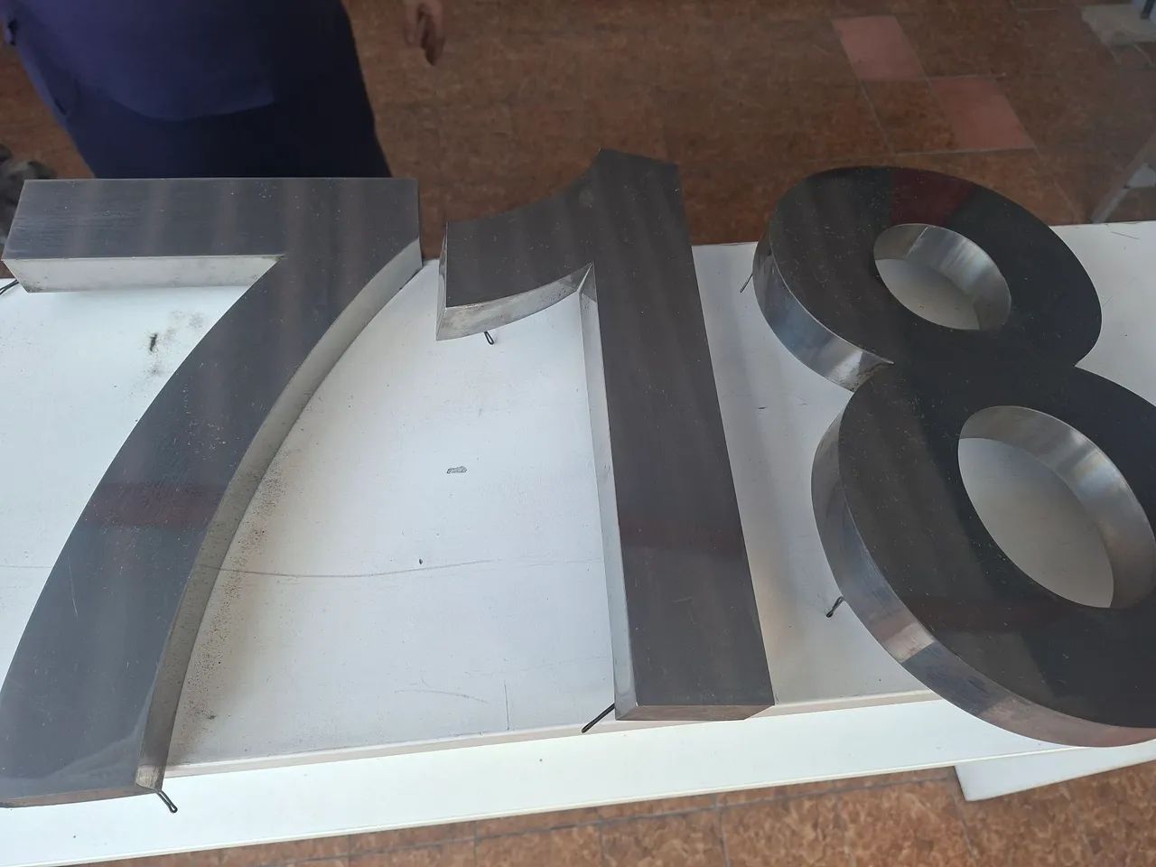 Números em Inox 871
