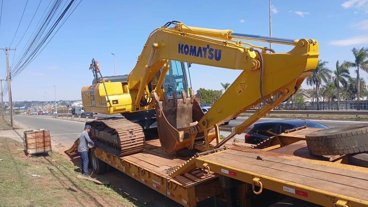 Pc 210 komatsu 3.200hs impecável  - Foto 4
