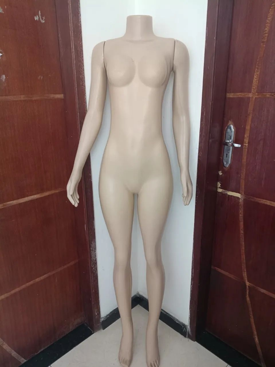 Vende se manequins de roupas