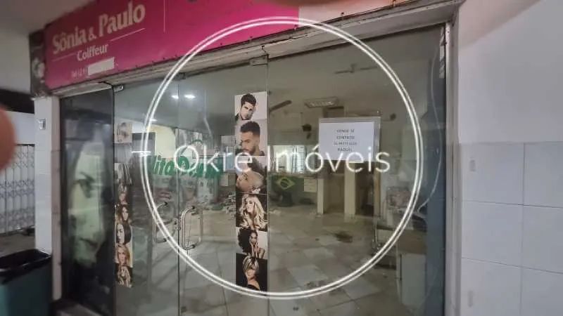 Loja em galeria perto do Largo do Machado à venda