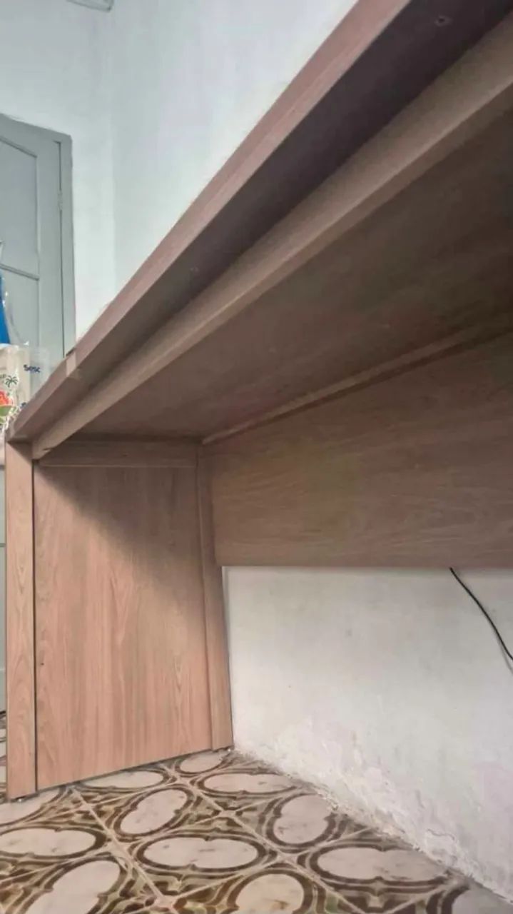 Mesa em MDF 1,90m, Grande e Praticamente Nova - Foto 2