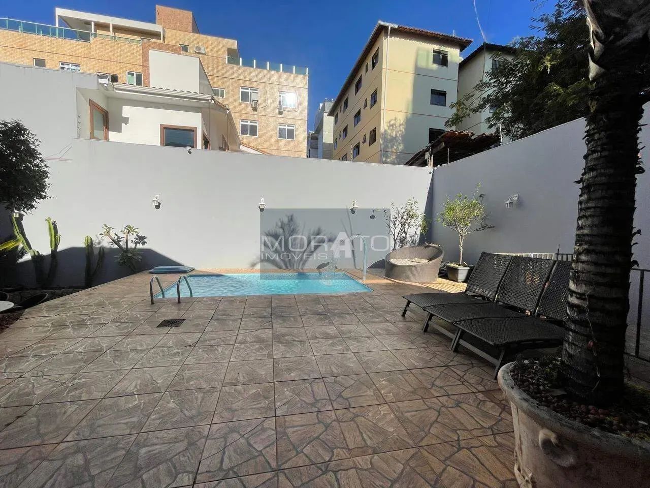 Casa com 4 quartos sendo 2 suítes com 4 vagas de garagem no Castelo. - Foto 4