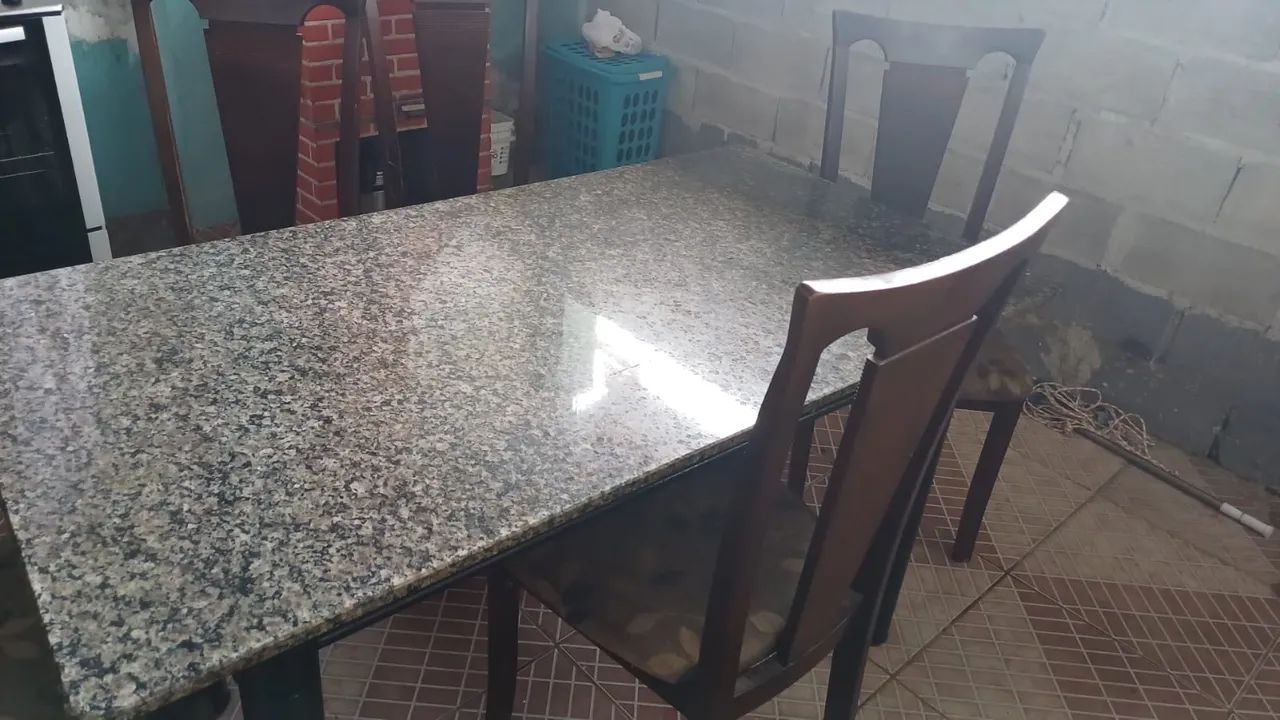 Mesa com 6 cadeiras