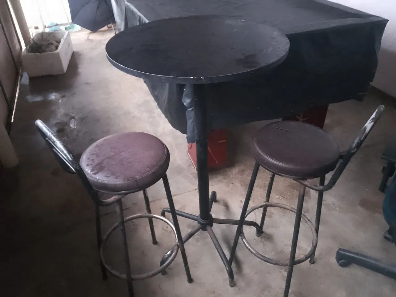 Mesa e banquetas - Foto 2