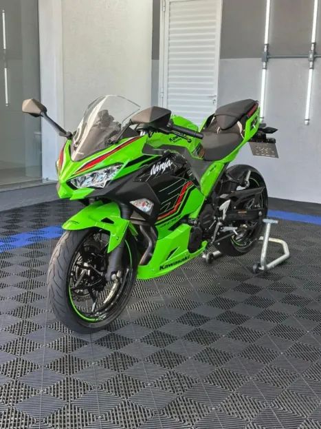 Kawasaki Ninja 400 KRT - Foto 4