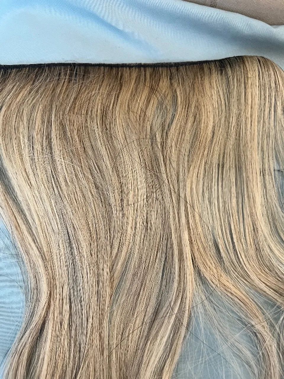 cabelo loiro com fita  - Foto 3