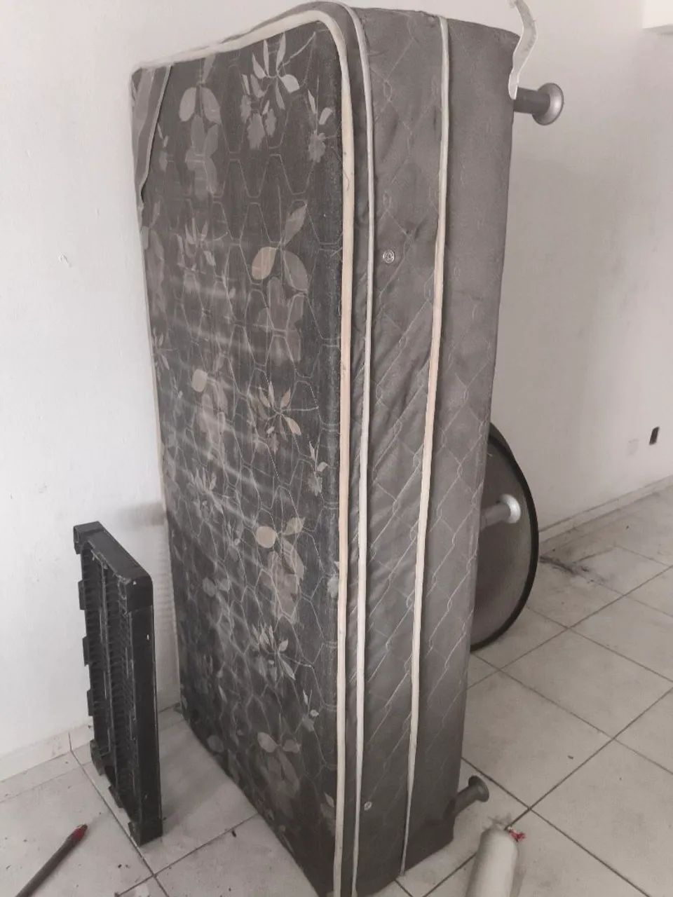 Cama box solteiro.