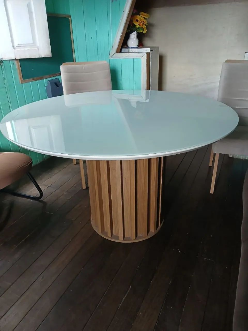 Vendo essa mesa c 5 cadeiras - Foto 2