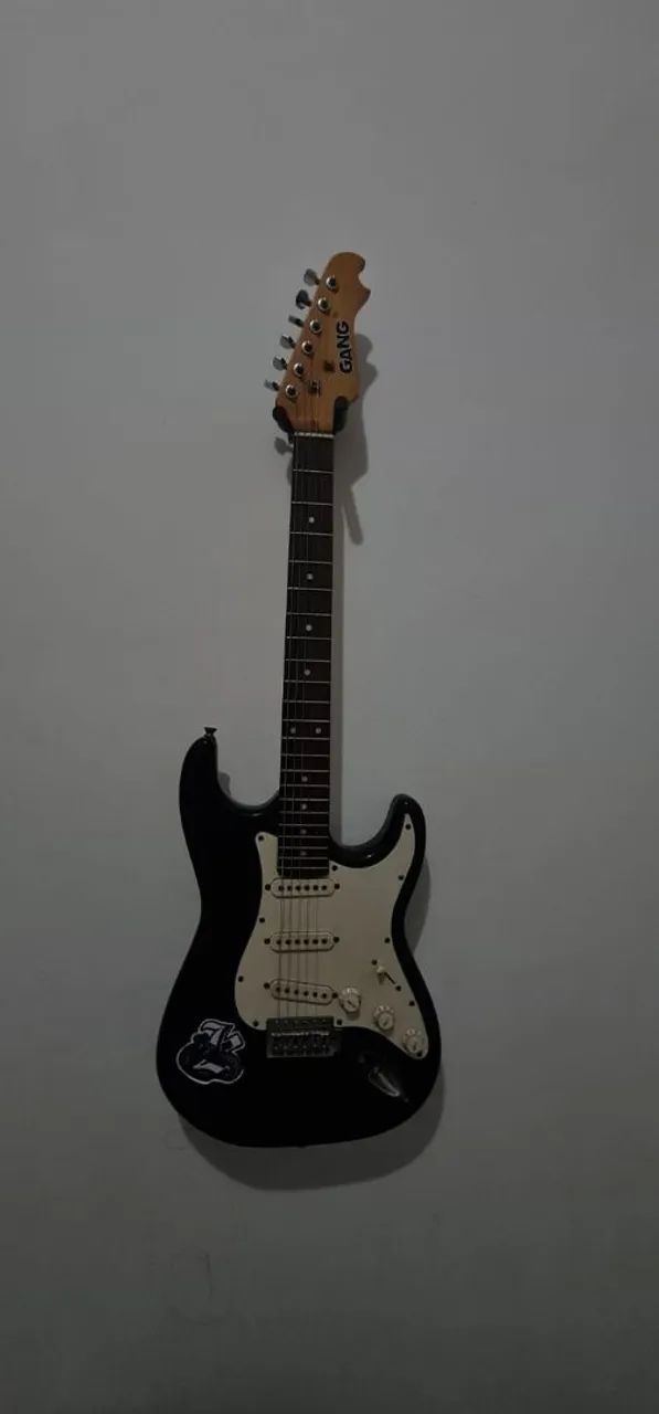 Guitarra caixa amplificada 