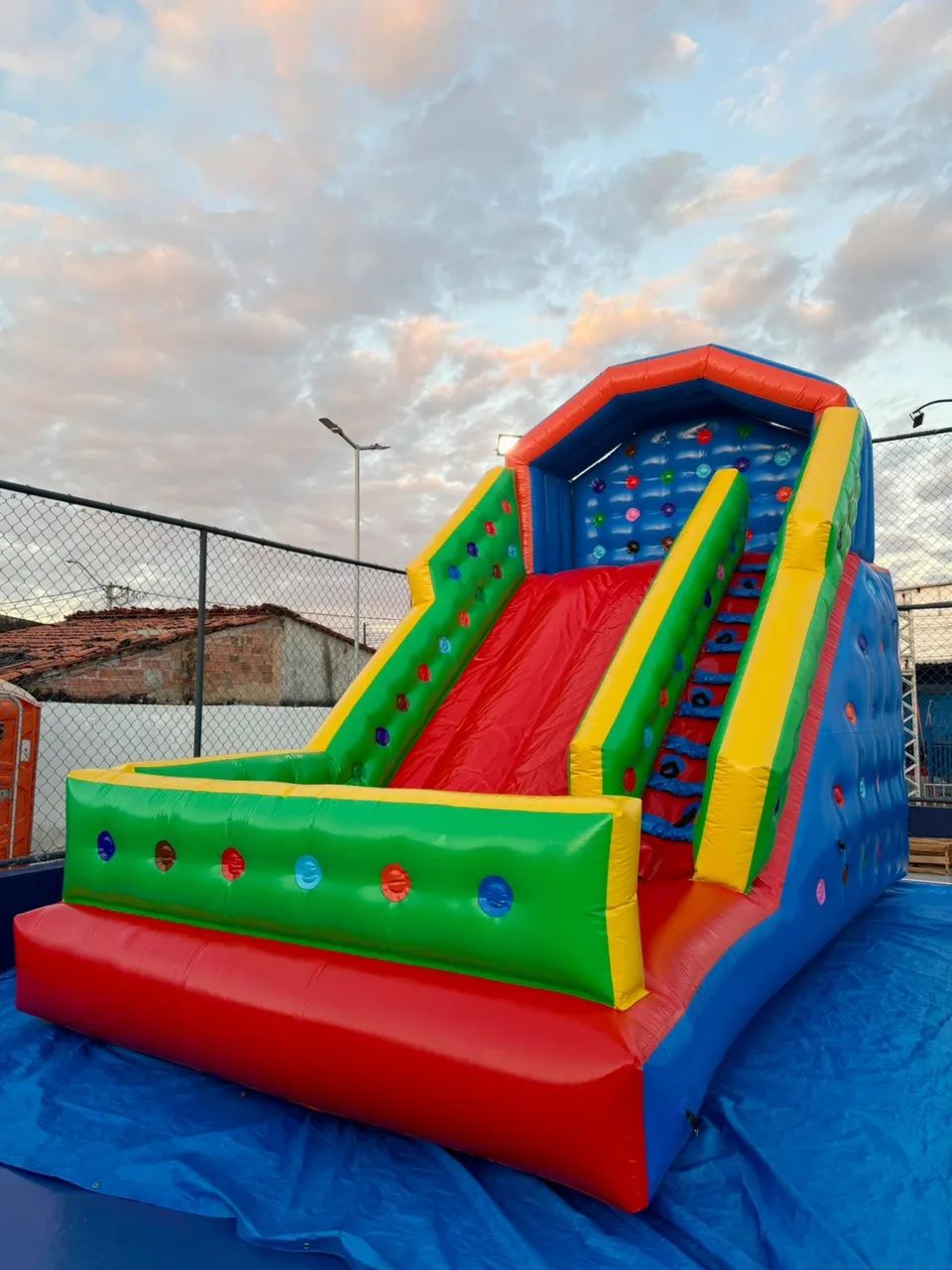 Tobogã Infl ável Gigante  - Foto 2