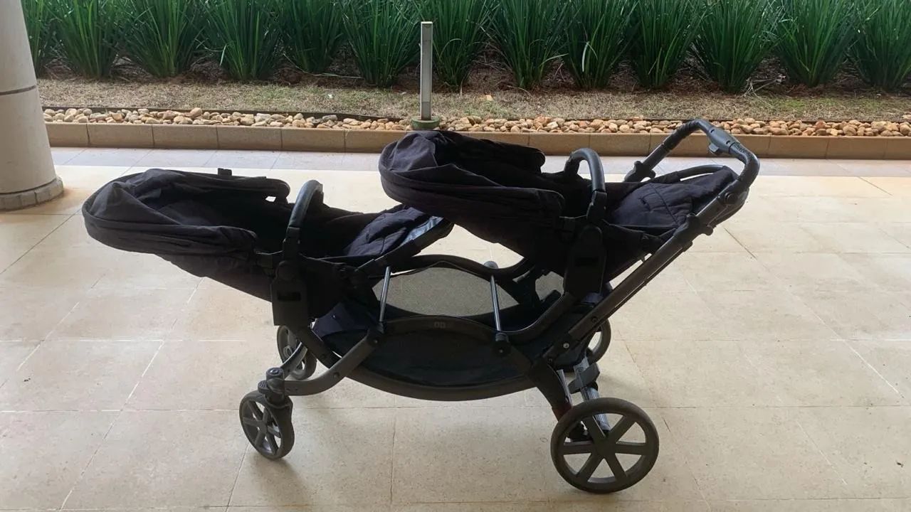 Carrinho de bebê para gêmeos 